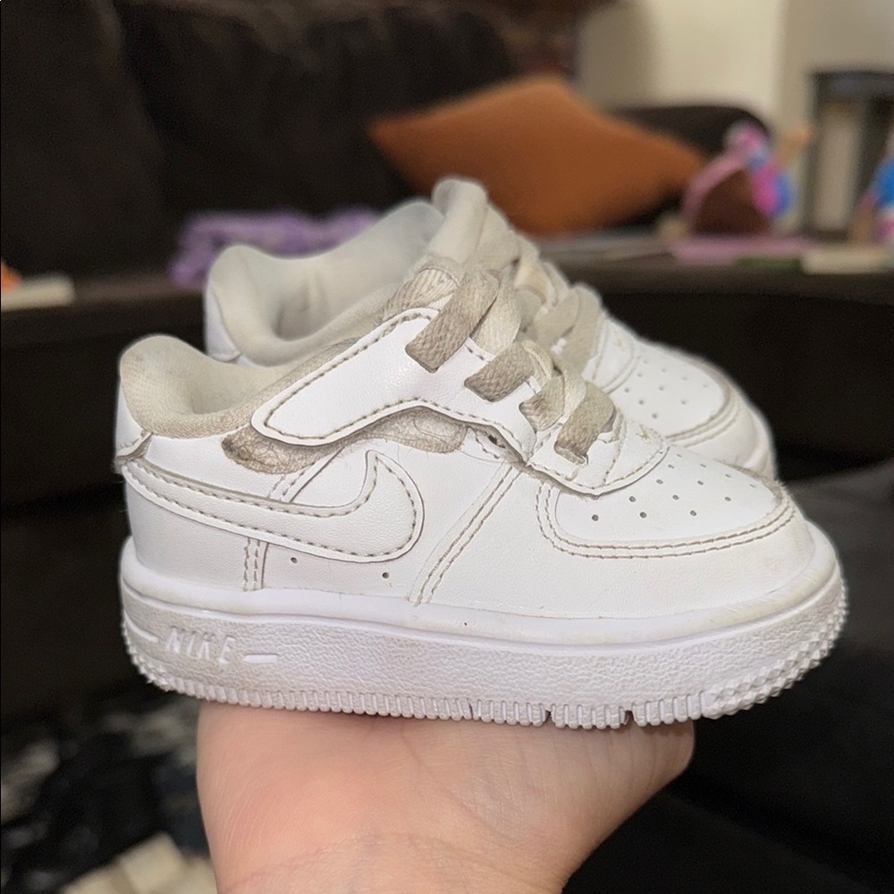 Nike White Air Force 1 Sneakers Classic Design